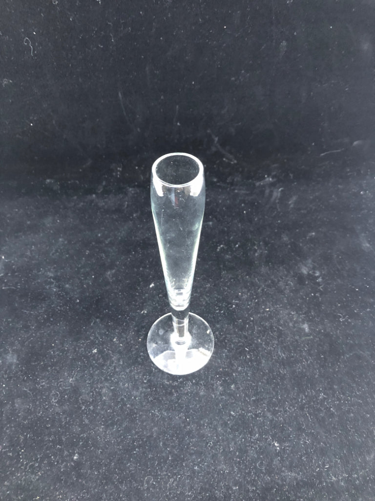 SKINNY FOOTED BUD VASE.