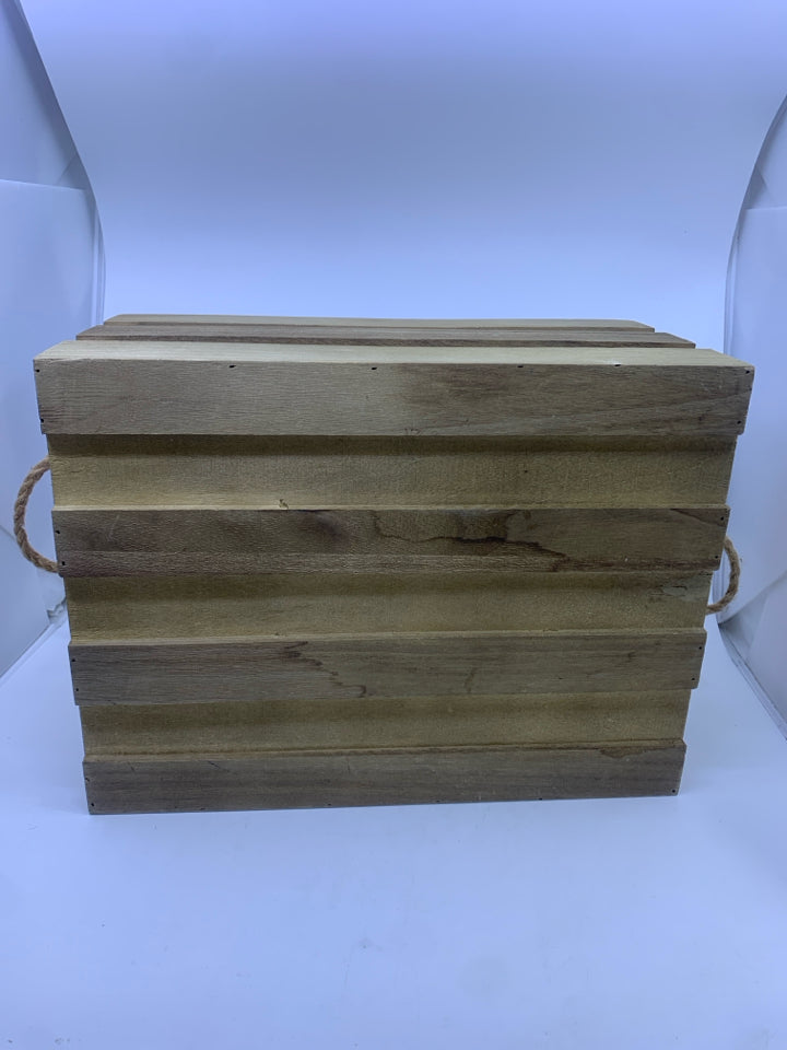 "FARM FRESH EGGS" LIGHT WOOD CRATE.