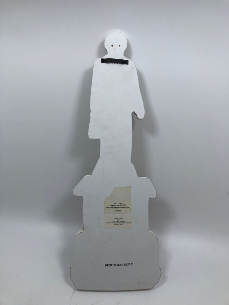 DUNDIE AWARD HANGING.