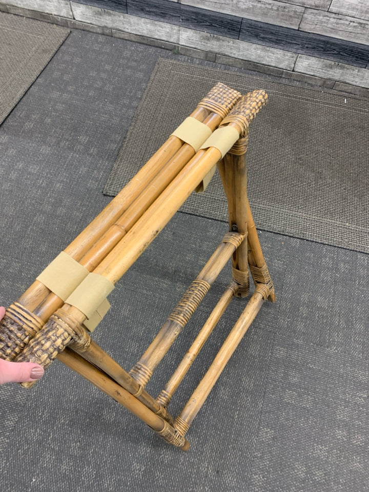 VTG RATTAN LUGGAGE HOLDER.