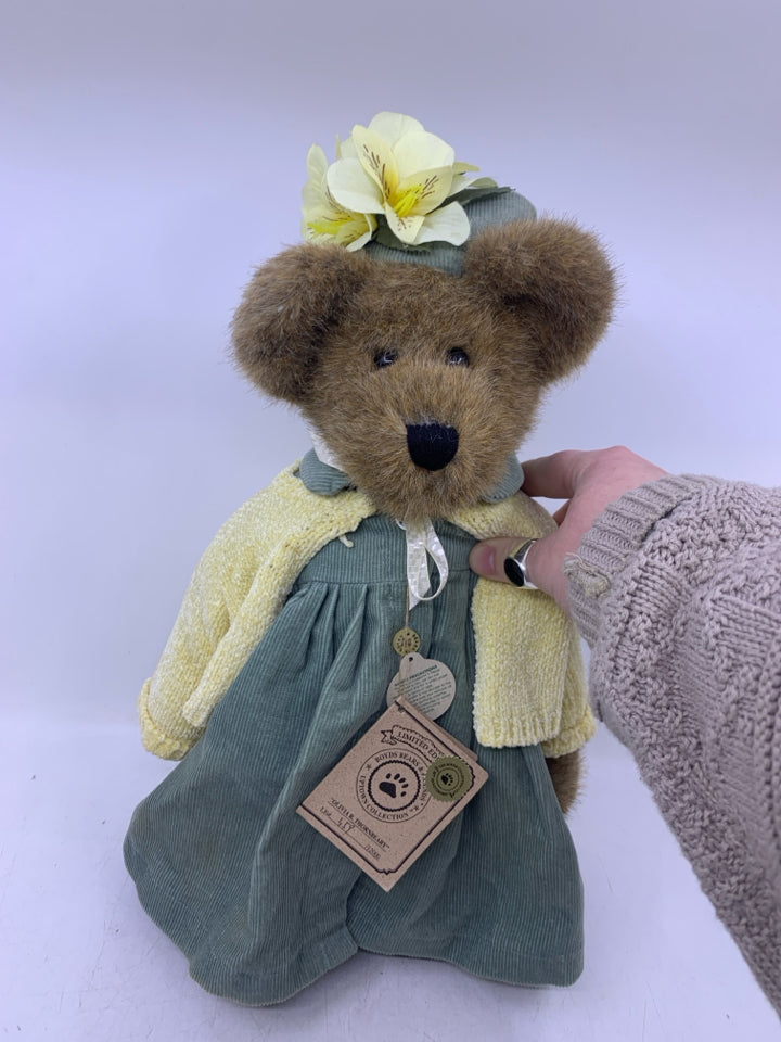 BROWN BEAR W/ LIGHT GREEN DRESS/HAT & YELLOW SHALL ON STAND BOYDS BEAR.