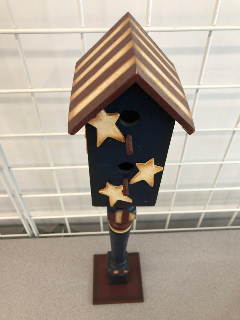 AMERICANA WOOD BIRDHOUSE DECOR.