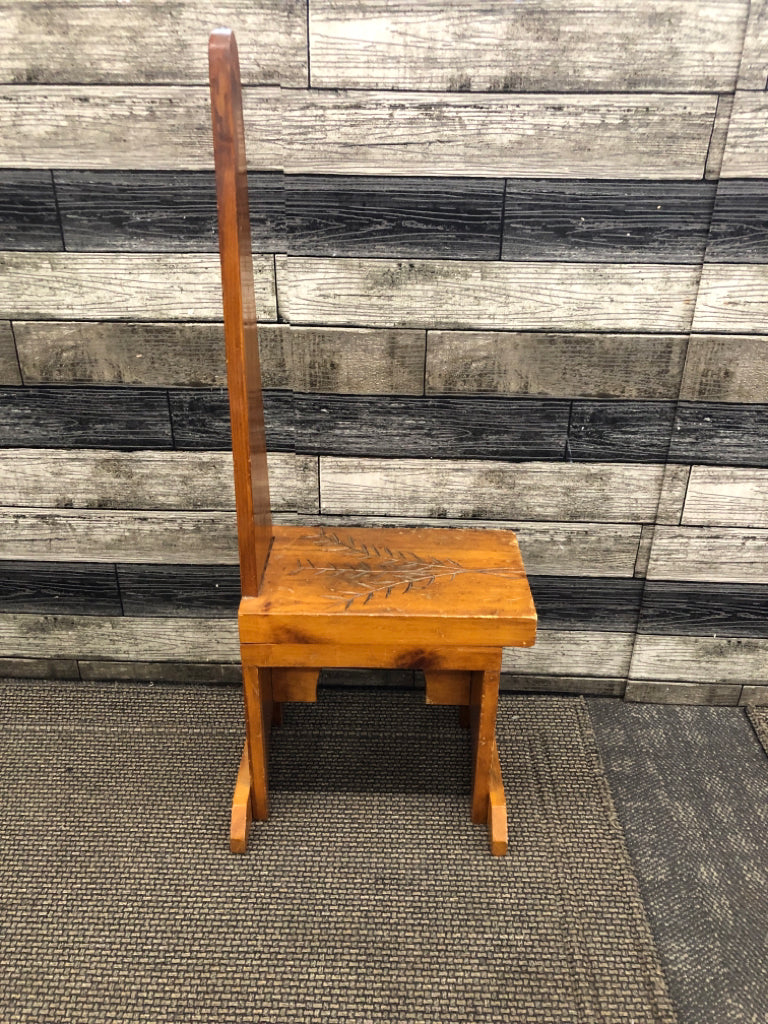 VTG SMALL WOOD MILKING SEAT.