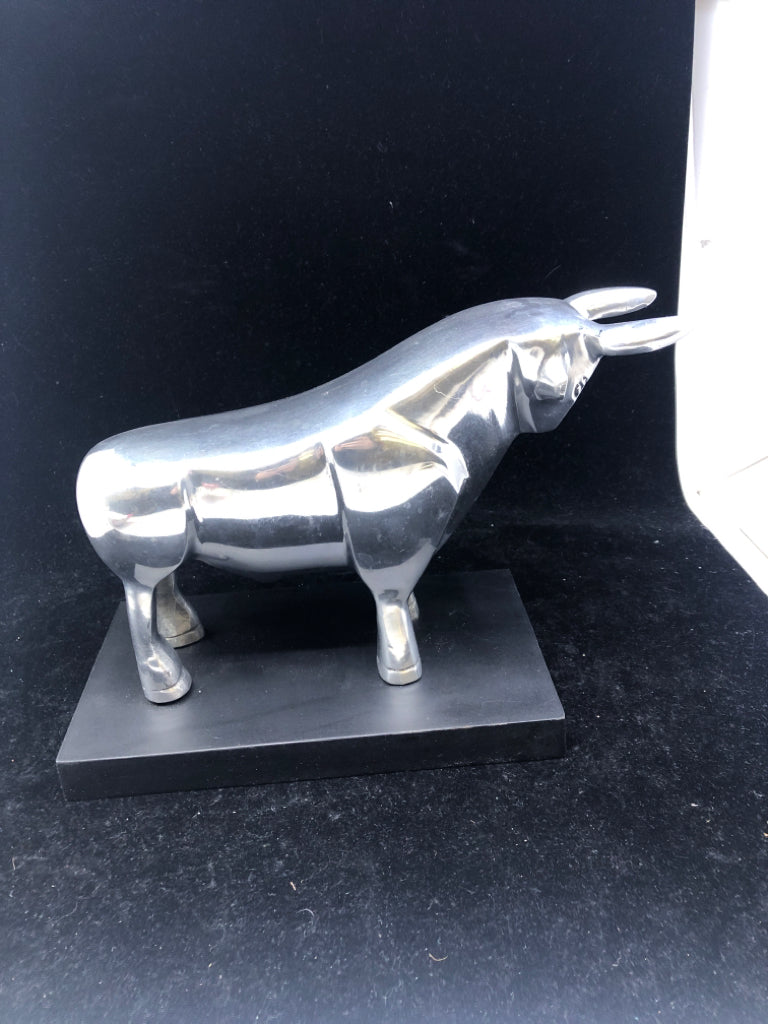STAINLESS STEEL BULL ON WOOD BLOCK DECOR.