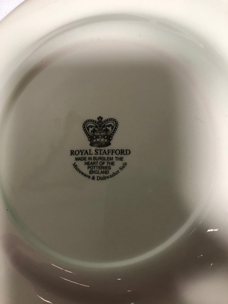 8PC FOX PATTERN DINNER SET- 4 LUNCH PLATES, 4 DINNER PLATES.