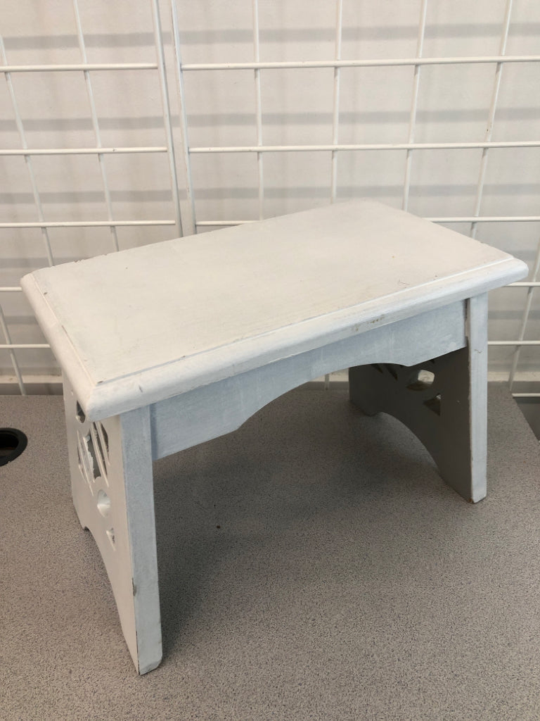 DISTRESSED WOODEN DISPLAY STOOL.