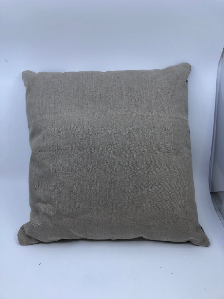 CREAM AND BLACK FLORAL SQUARE PILLOW.