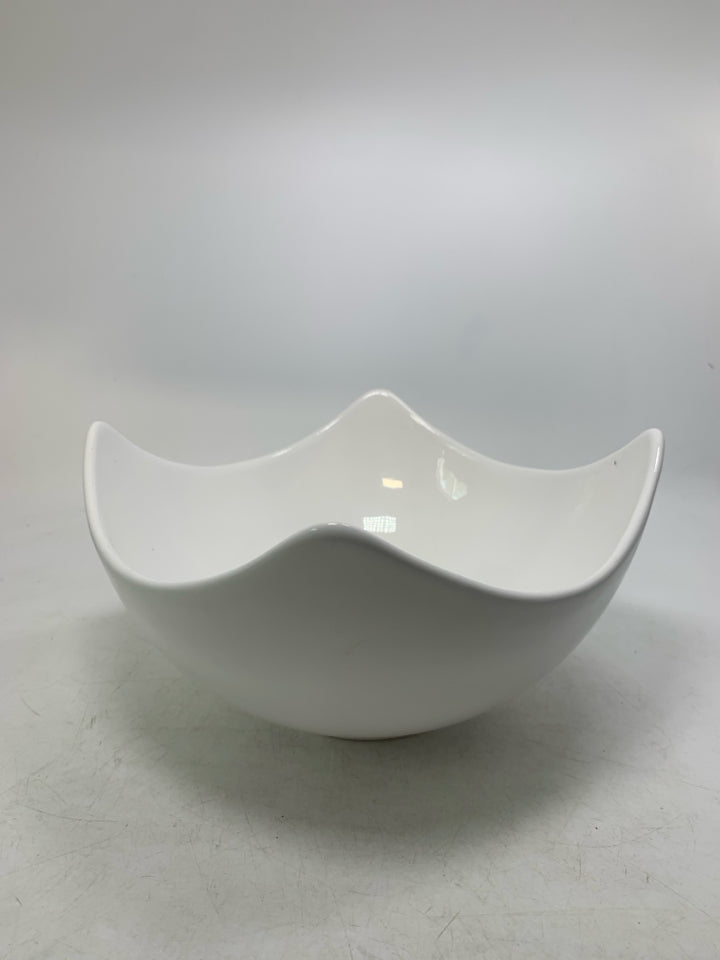 POINTED EDGES ROUNDED BOWL.