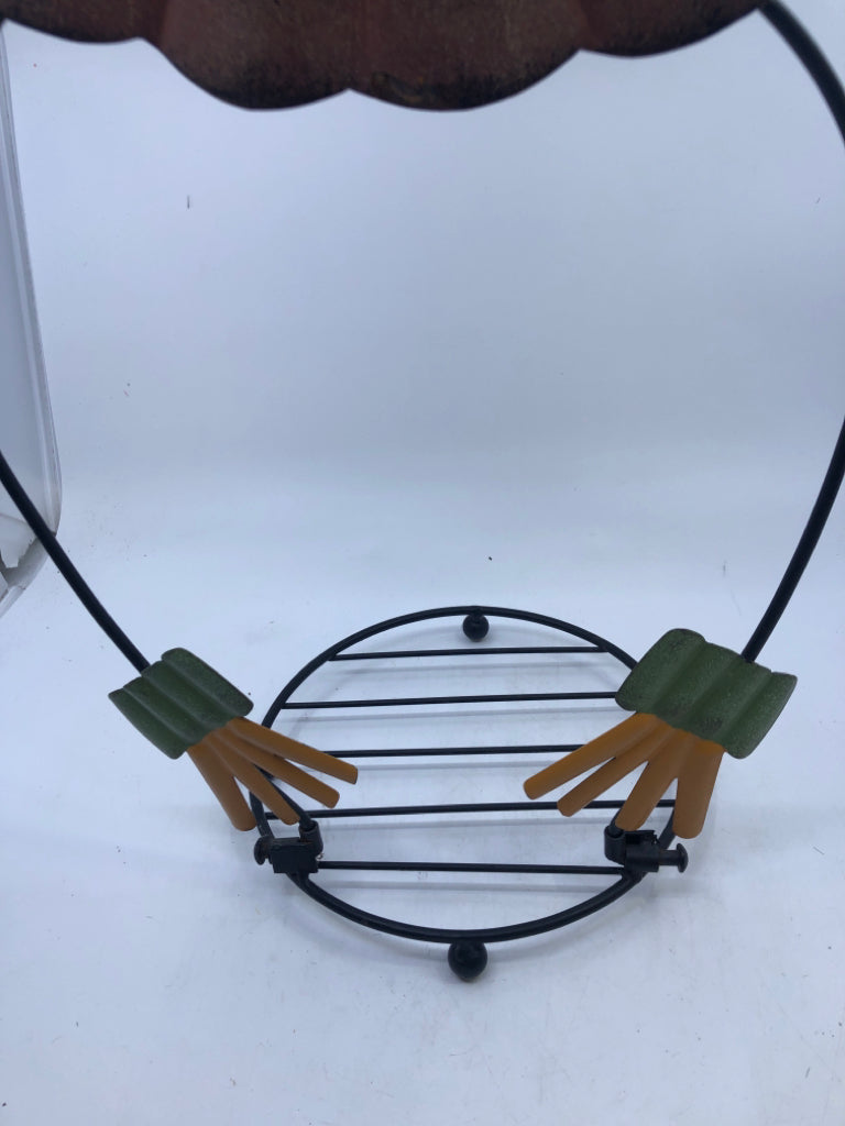 LARGE METAL SCARECROW DECOR.
