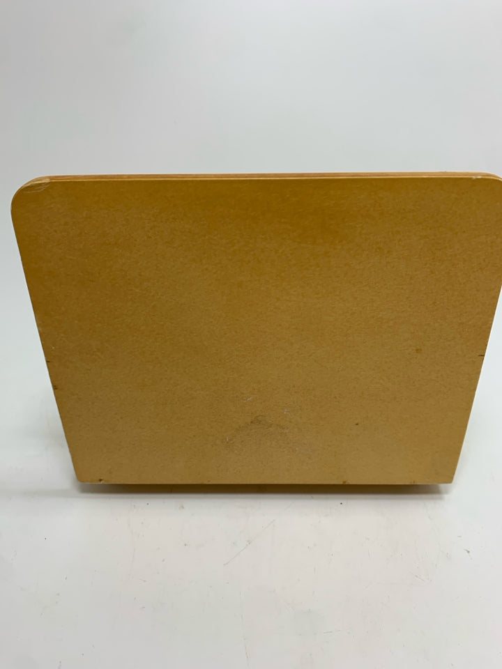 WOOD/METAL DESK MAIL ORGANIZER.