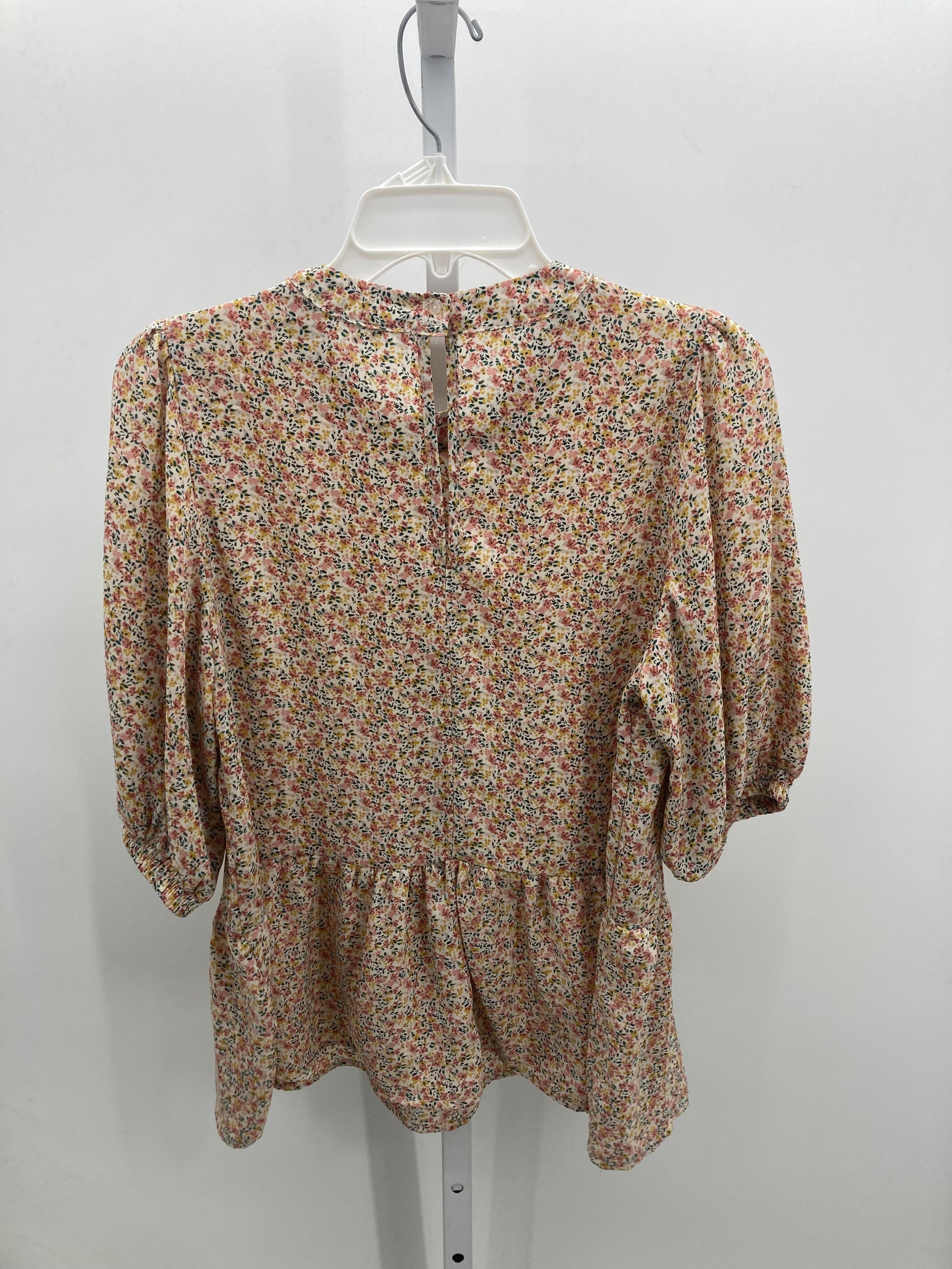 Size Medium Juniors Short Sleeve Shirt
