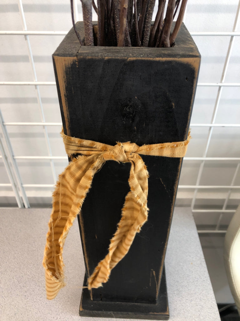 PRIMITIVE TWIG DECOR IN WOODEN VASE.