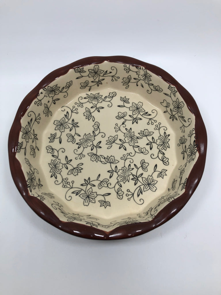TEMPTATIONS FLORAL LACE PIE BAKER.