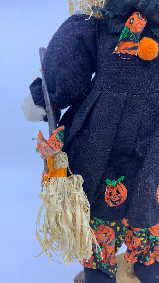 SCARECROW DRESSED UP AS A WITCH BLACK.