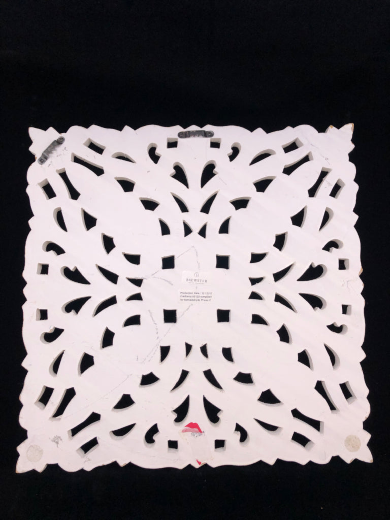 DISTRESSED WHITE WOODEN STAR STYLE WALL-HANGING.