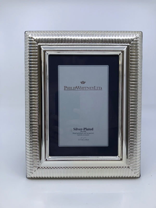 SILVER-PLATED PICTURE FRAME.