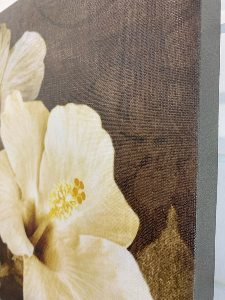 WHITE HIBISCUS CANVAS WALL HANGING.