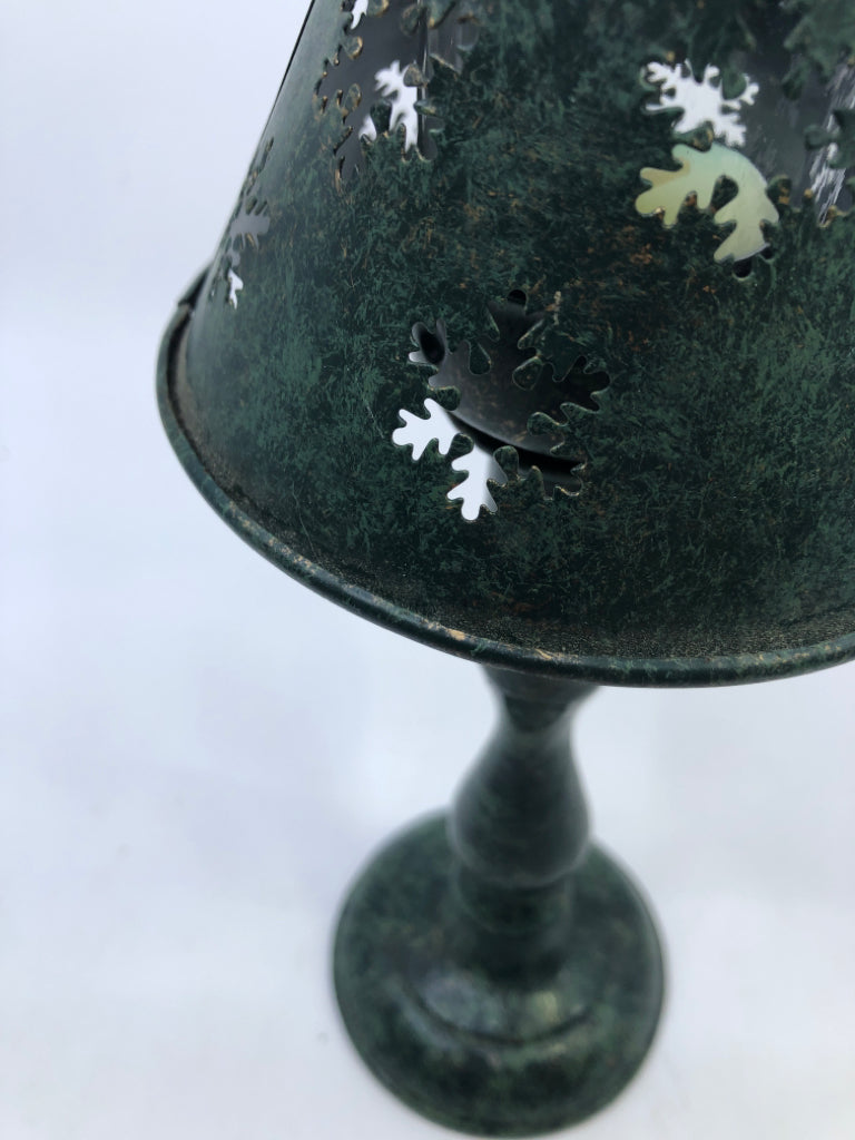 HEAVY METAL SNOWFLAKE TEA LIGHT HOLDER.