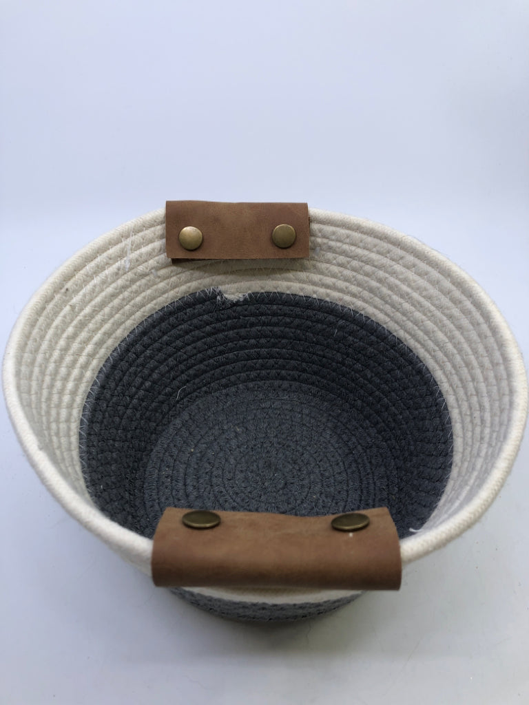 WHITE/GREY WOVEN BASKET.