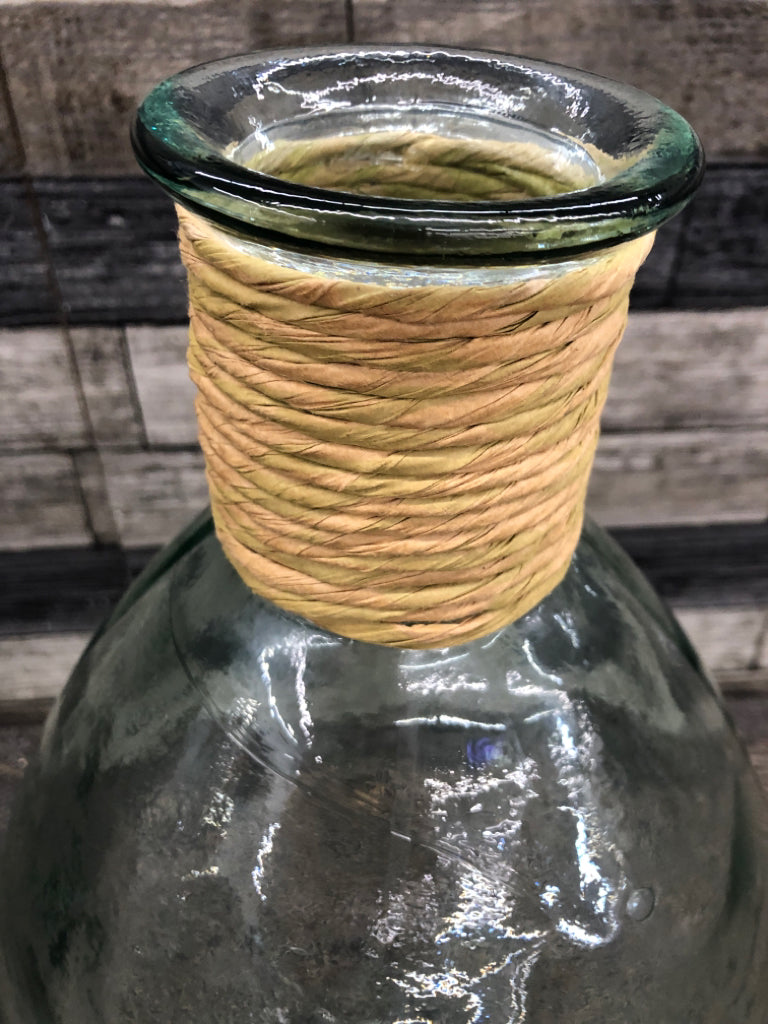 LG GREEN GLASS VASE W/TWINE.