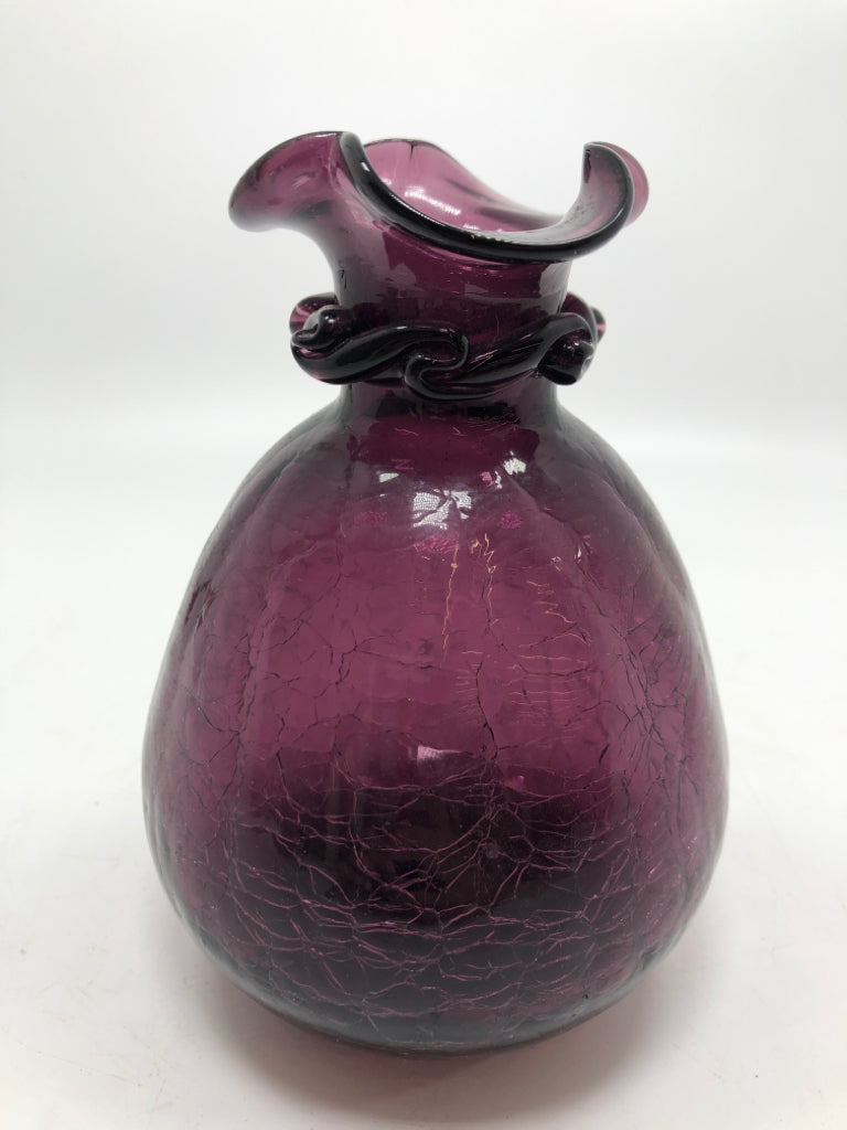 SM PURPLE CRACKLE VASE W/BLOWN GLASS SWIRLS.
