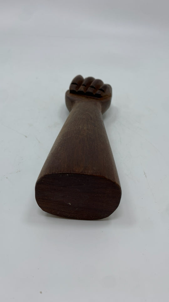 WOOD CARVED HAND SCULPTURE.
