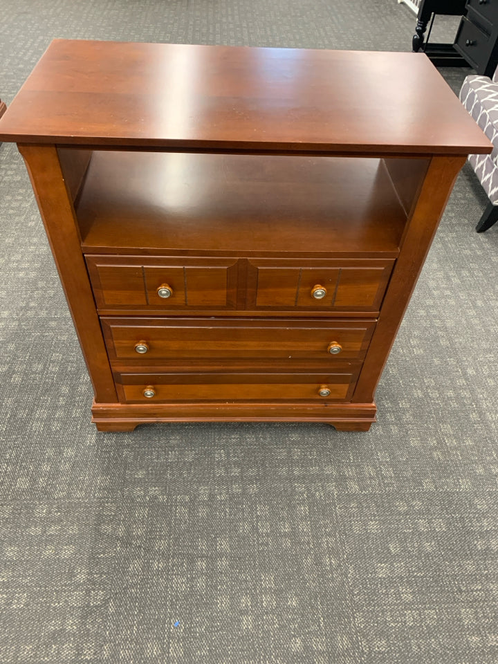 CHERRY OPEN SHELF 3-DRAWER NIGHTSTAND.