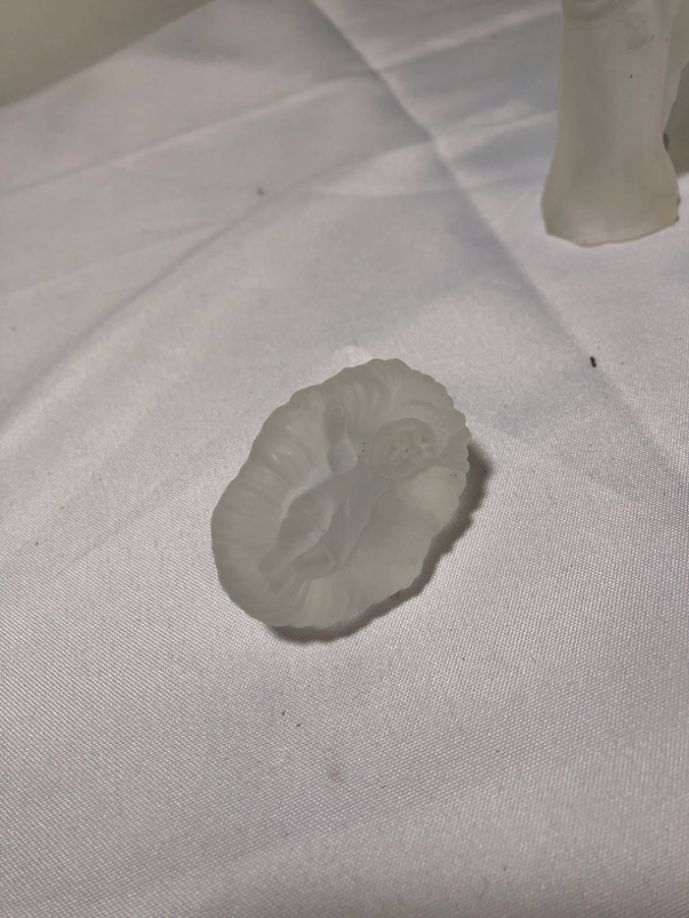 6PC FROSTED GLASS NATIVITY SCENE.