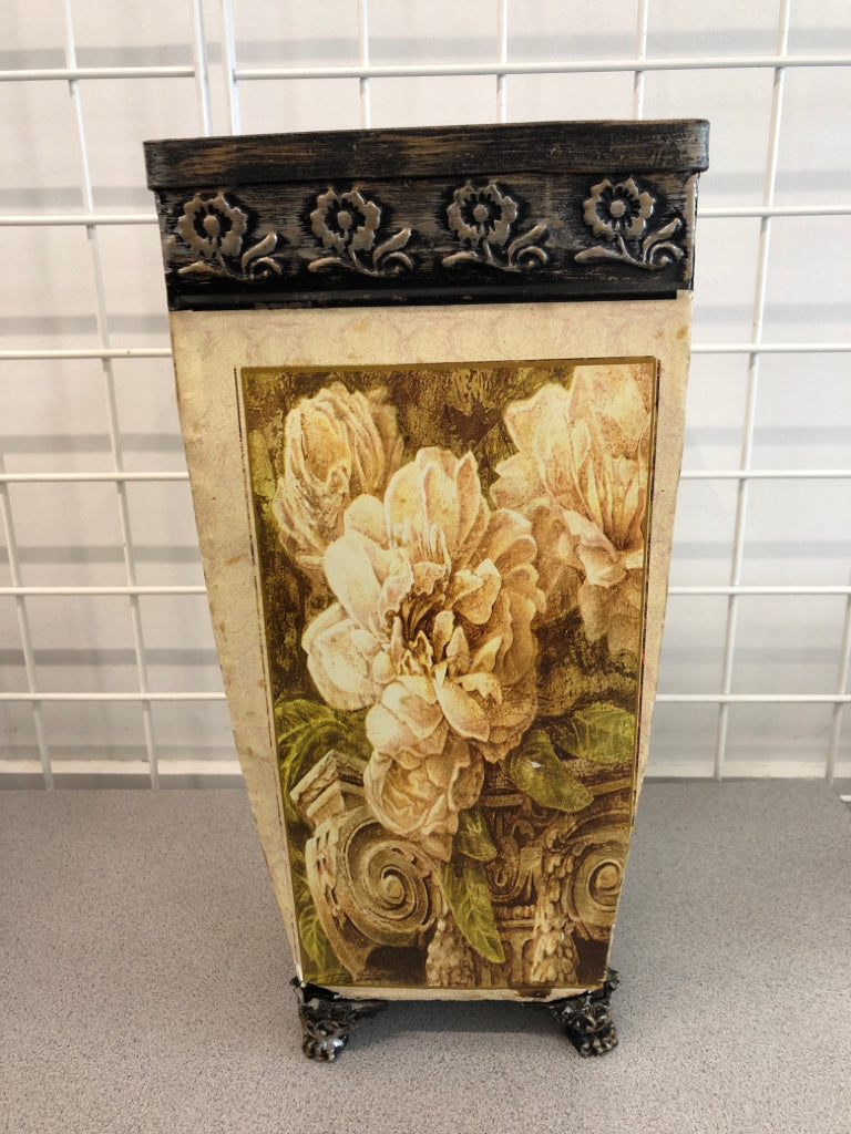 DISTRESSED FLORAL PLANTER.