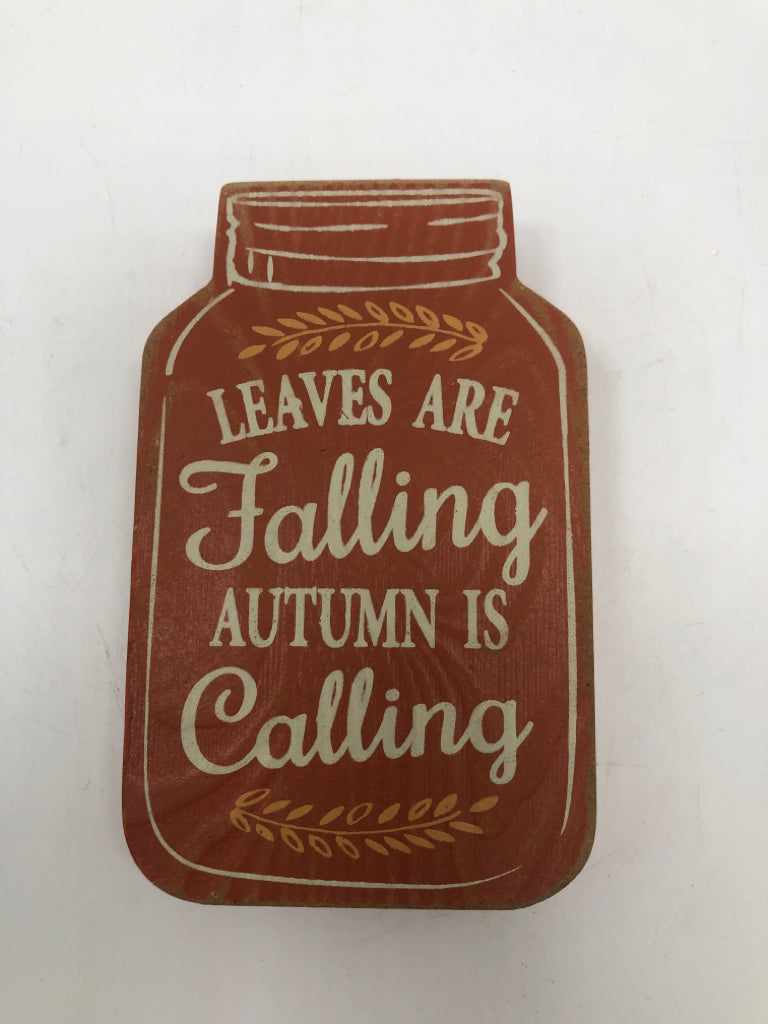 WOOD MASON JAR SHAPED DECOR "LEAVES ARE FALLING".