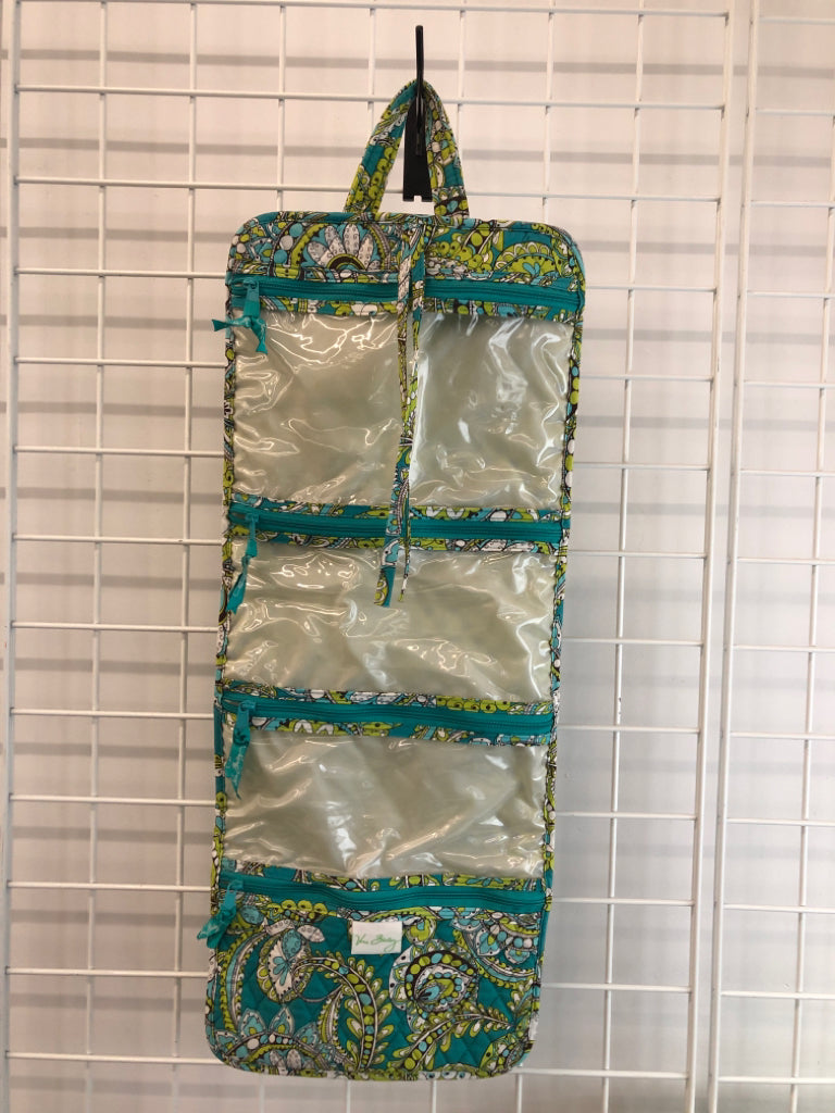 VERA BRADLEY HANGING TRAVEL ORGANIZER.