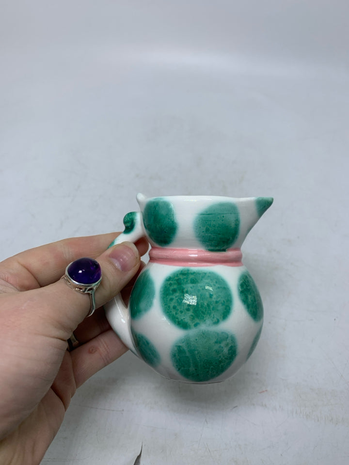 CAT SHAPED CREAMER W/ GREEN DETAILS.