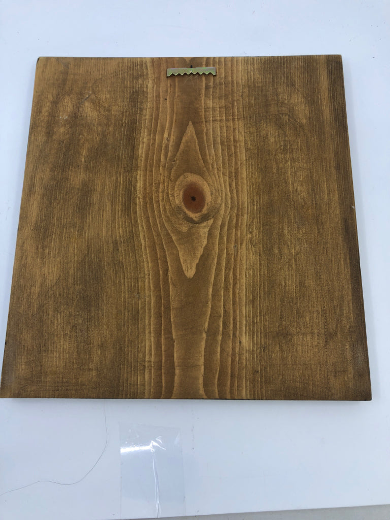 PRIMITIVE VINTAGE QUILTS WOOD SIGN.