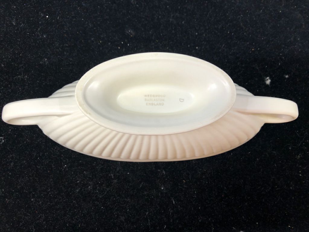 VTG OVAL WEDGWOOD SERVING DISH W/HANDLES.