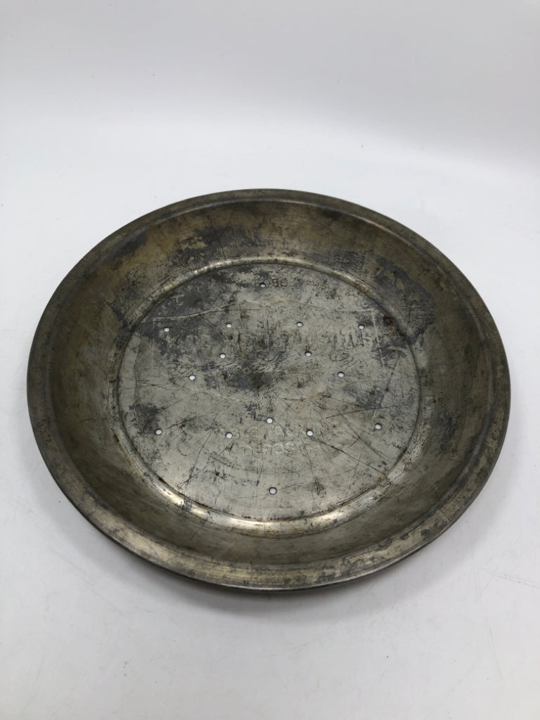 VTG TABLE TALK MRS ROBBINSON'S PIE DISH.