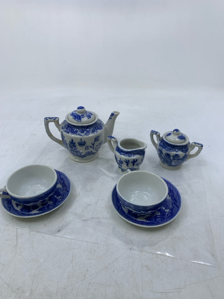 MINI BLUE/WHITE 7 PC TEA SET IN BAG.