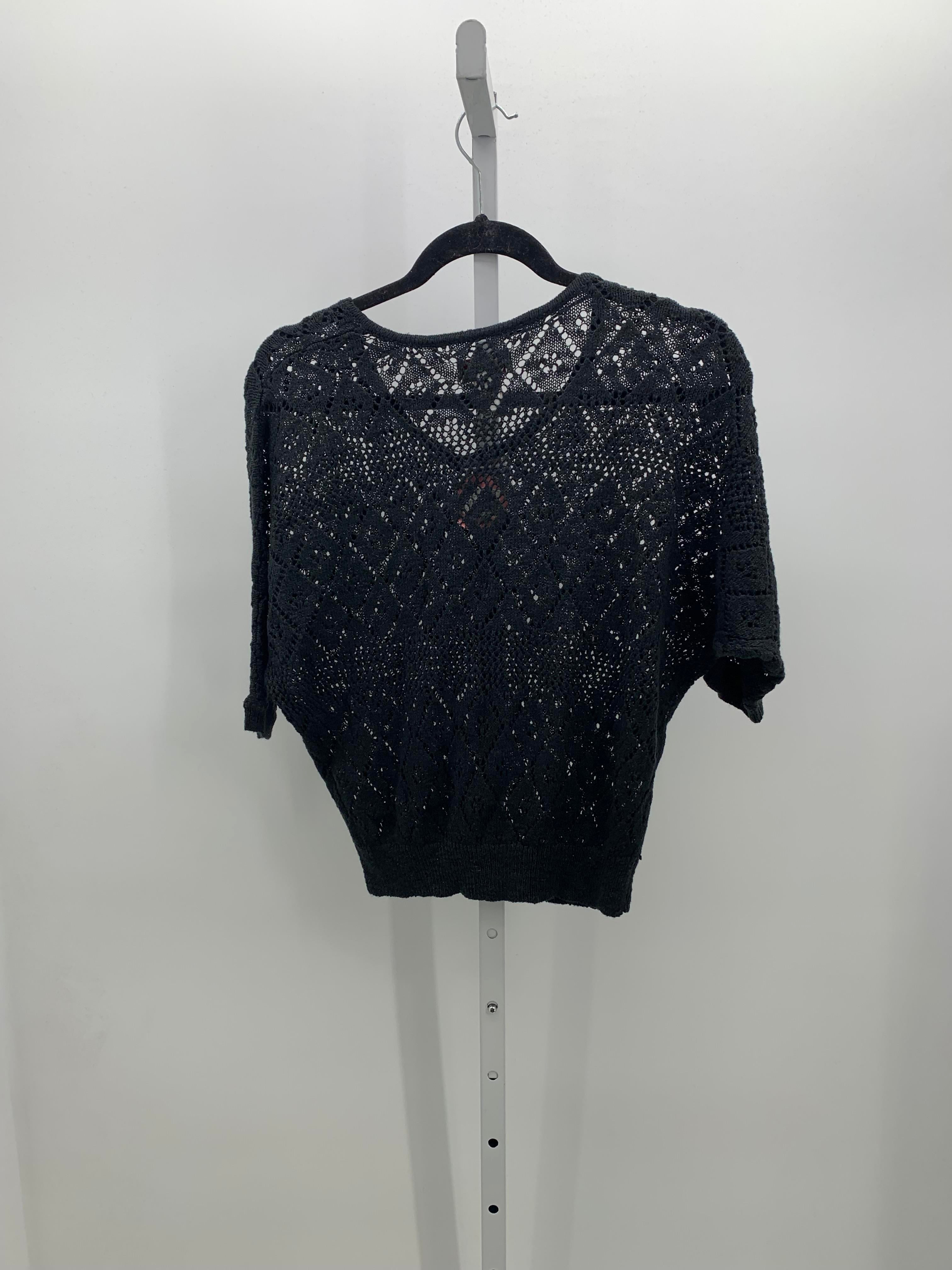 SO Size Medium Juniors Short Sleeve Sweater