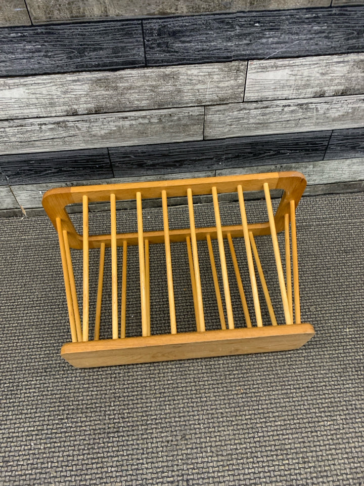 WOOD SPINDLE MAGAZINE HOLDER.