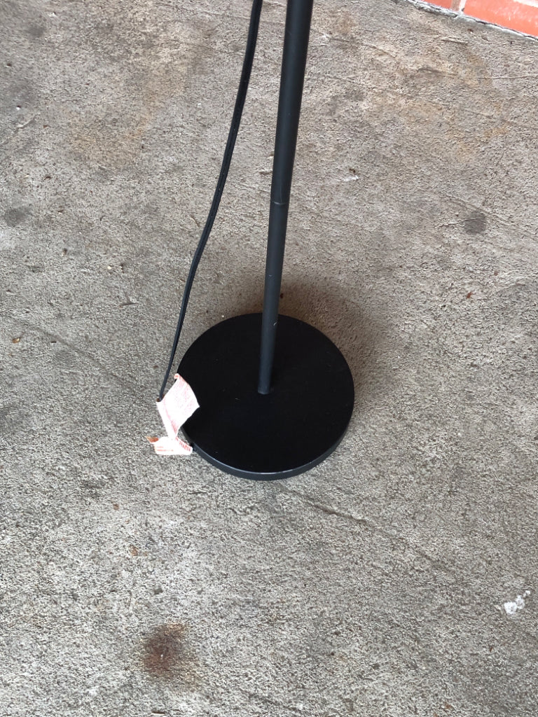 BLACK FLOOR LAMP W/ 2 LAMPS.