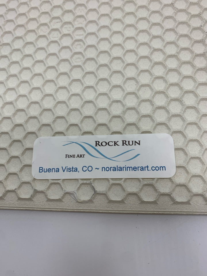 COLORFUL FISH ROCK RUN ART TRIVET.