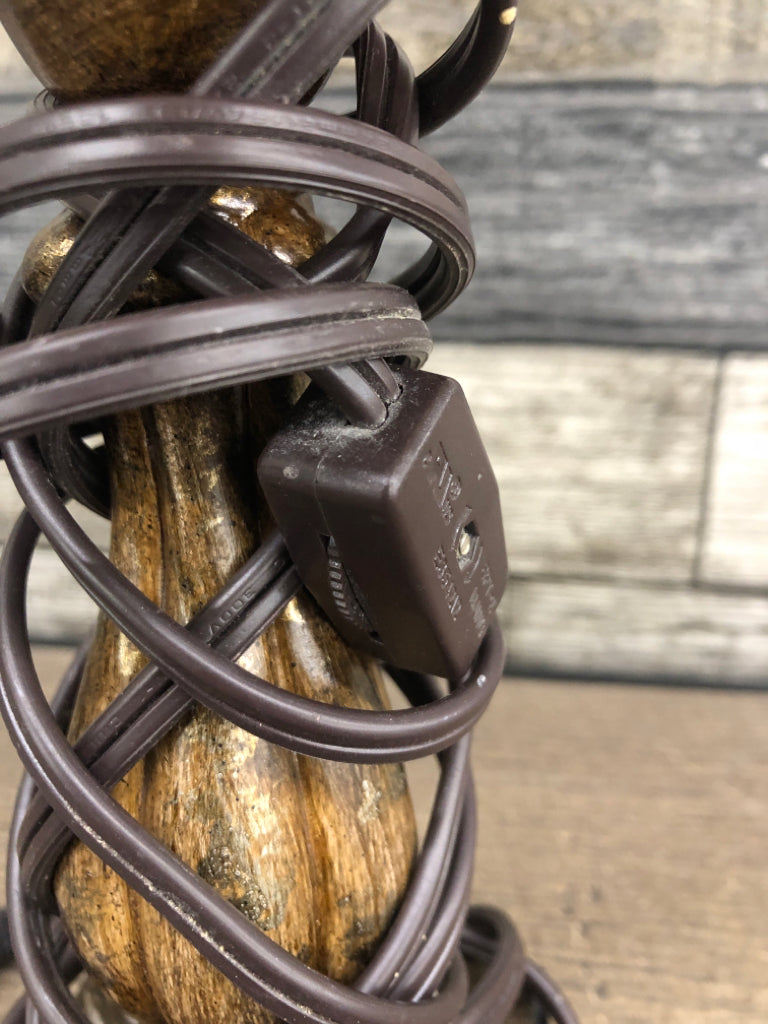 SM BRASS PAINTED TABLE LAMP W/CREAM SHADE.