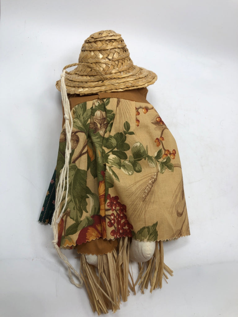 HAPPY AUTUMN FABRIC SCARECROW WALL HANGING.