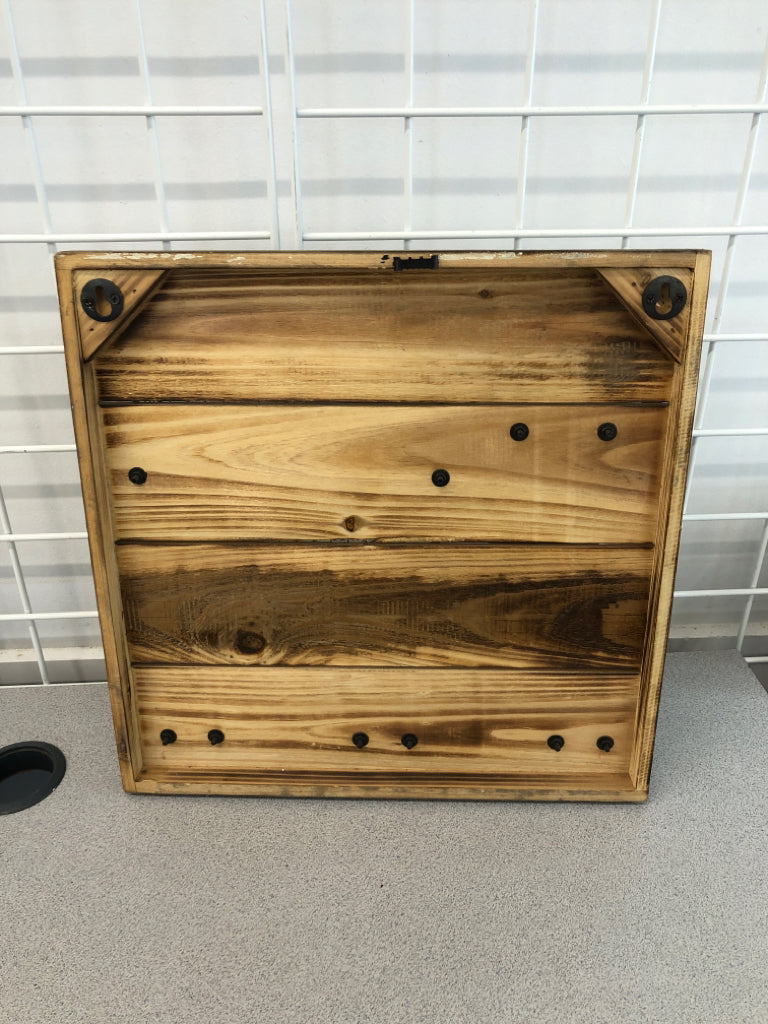 FARMHOUSE-STYLE ORGANIZER & HOOKS W/LED CANDLE.