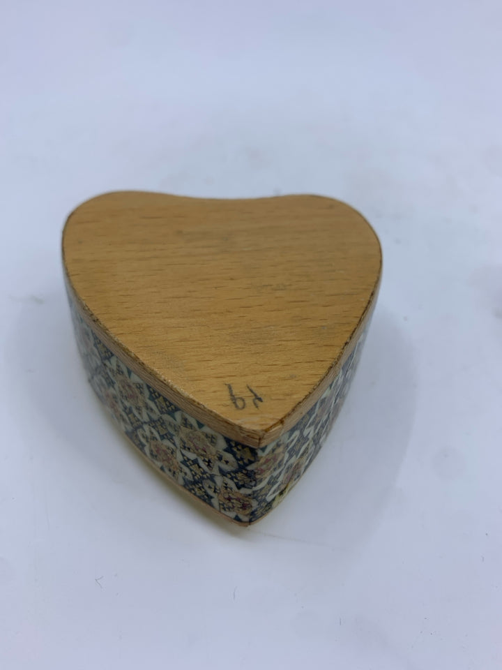 HANDMADE WOOD HEART TRINKET BOX W GOLD STAR PATTERN TRINKET BOX.