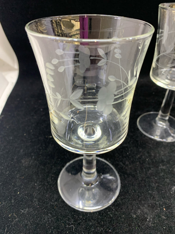 4 VTG FOOTED ETCHED CRYSTAL ICE TEA GLASSES.