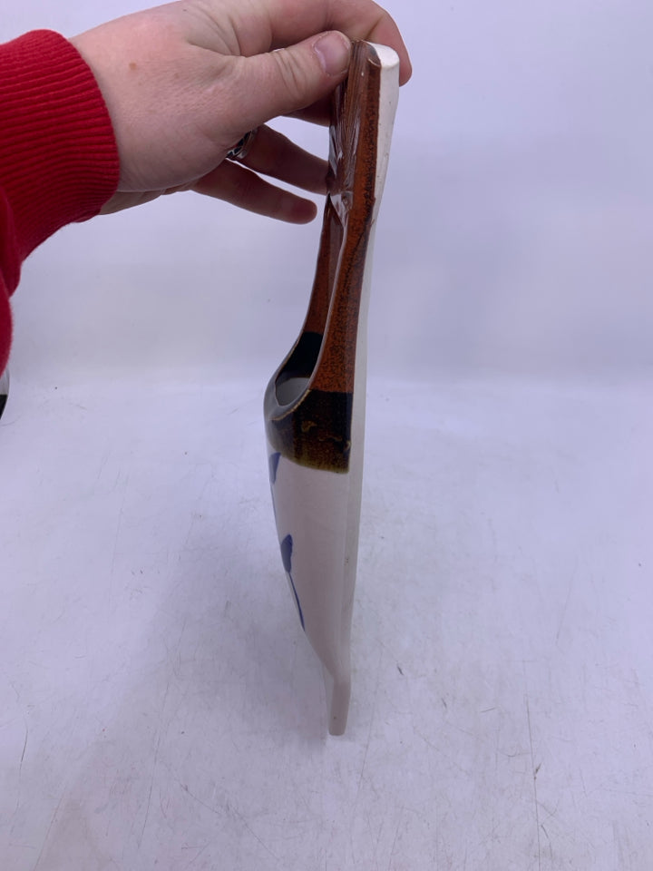 WALL POCKET BROWN TOP WHITE BOTTOM W/ BLUE FLOWERS.