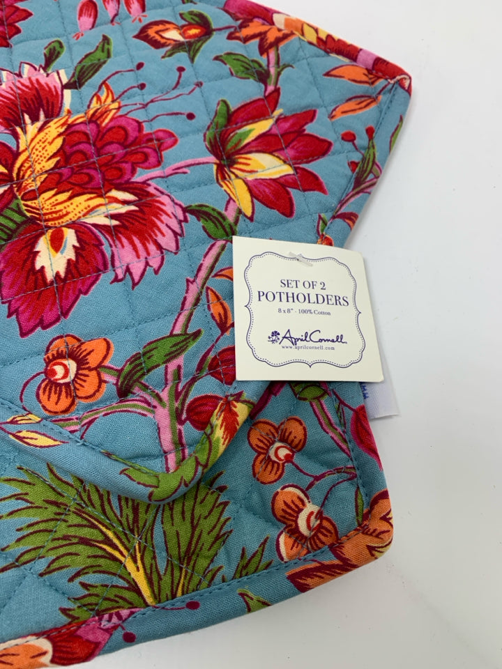 NWT 2 FLORAL POTHOLDERS.