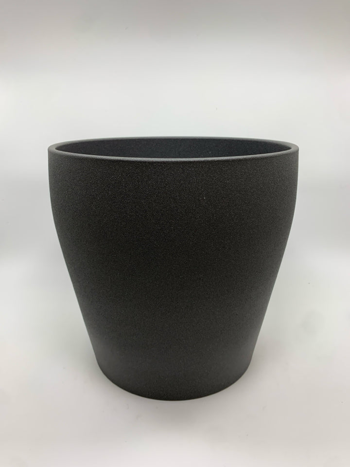 HEAVY GREY CERAMIC PLANTER.