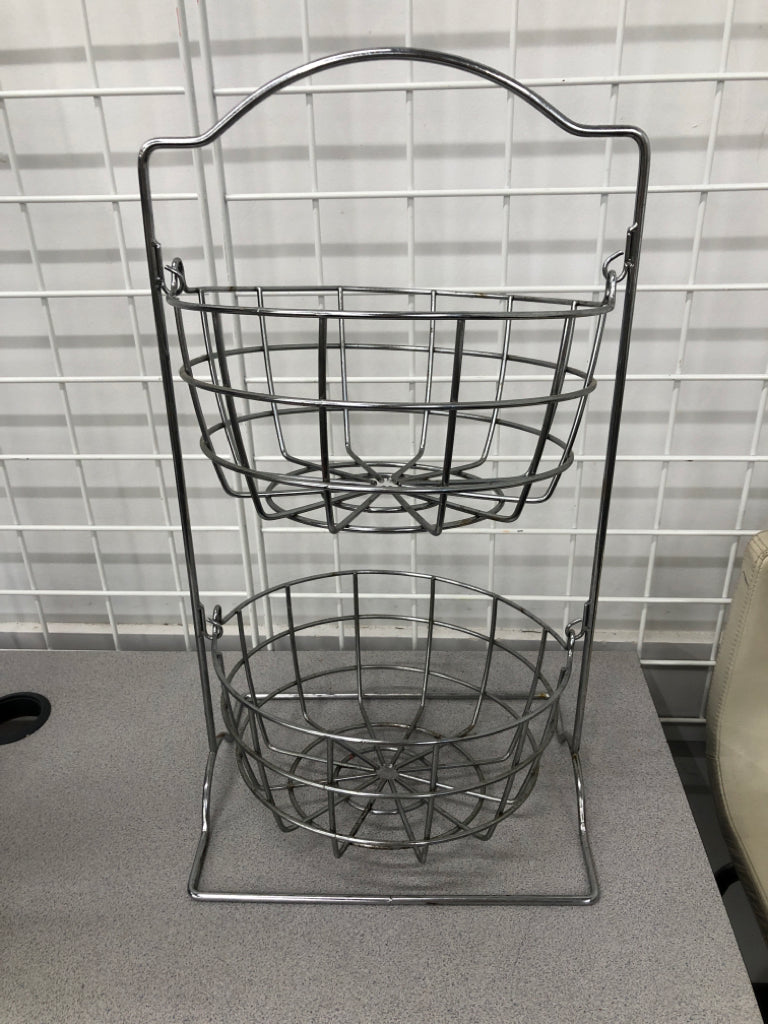 METAL 2 TIER FRUIT BASKET.