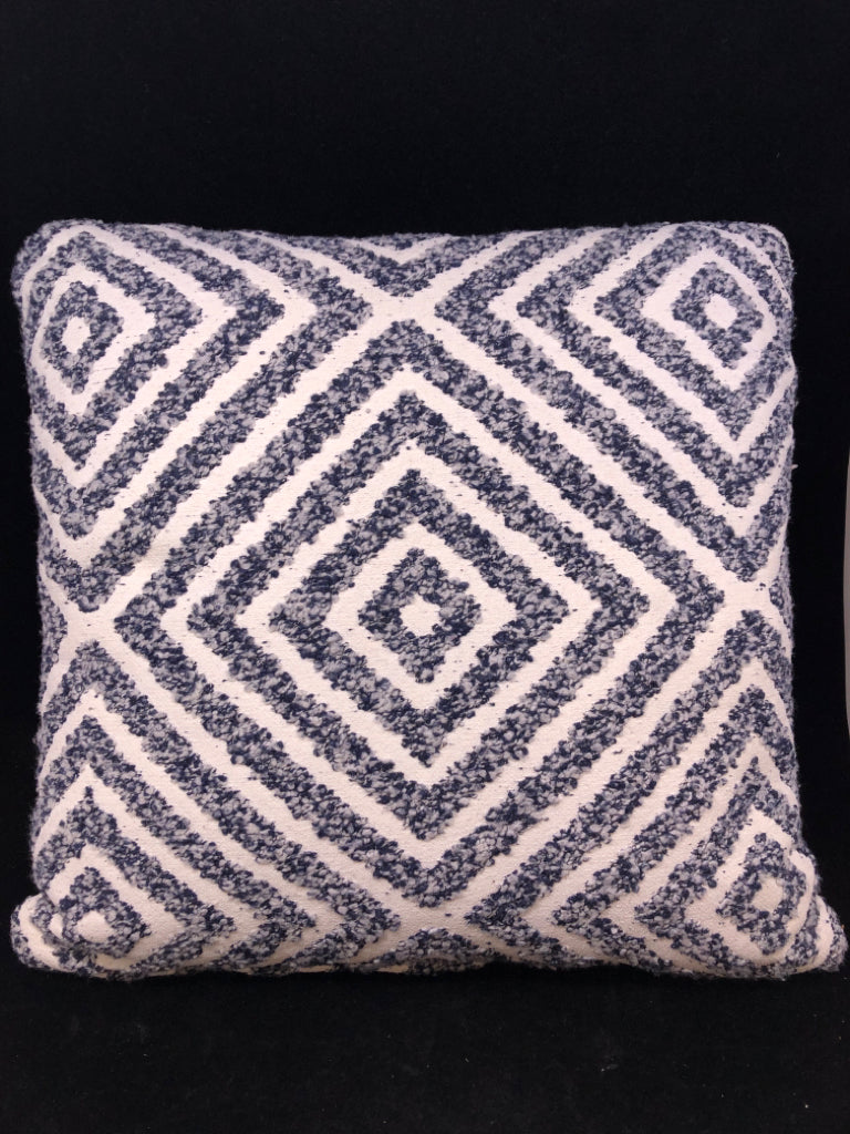 CREAM PILLOW W/BLUE TEXTURED DIAMOND DESIGN.